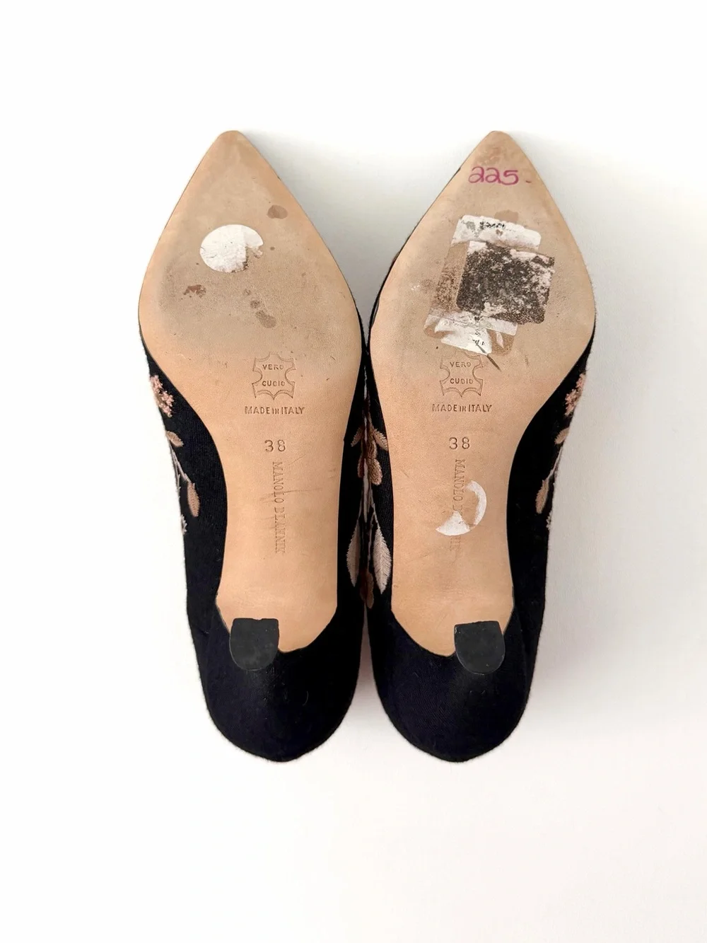 MANOLO BLAHNIK | Black Floral Embroidered Pointed Toe Pumps Heels EU 38